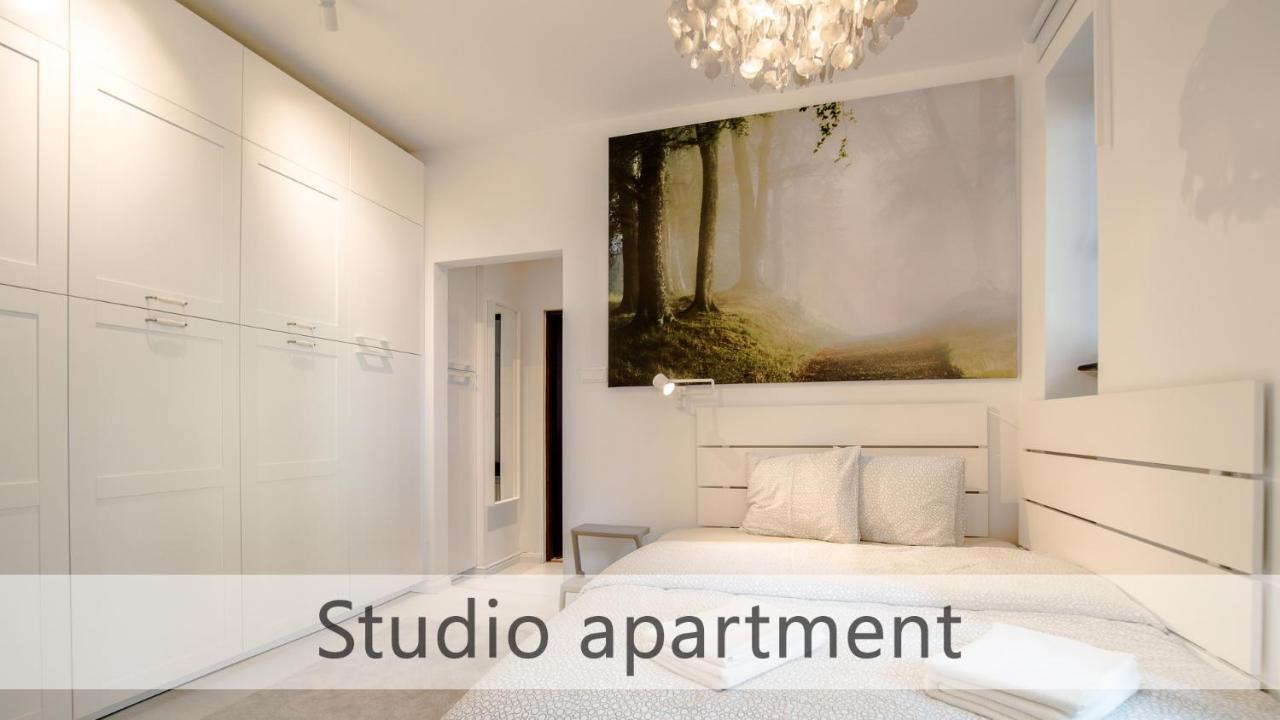 White Apartments With Ac By Kovee ブラチスラヴァ エクステリア 写真